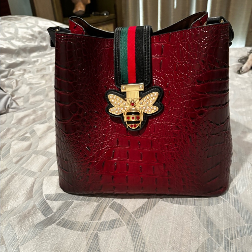 Elegant Red Croc-Embossed Bag with Bee Accent